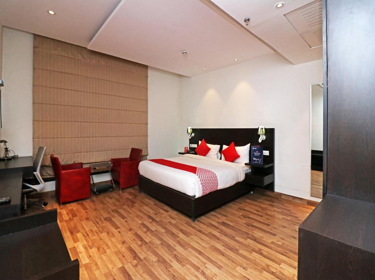 Capital O 19296 Joy Inn & Suites Bhiwadi Bagian luar foto