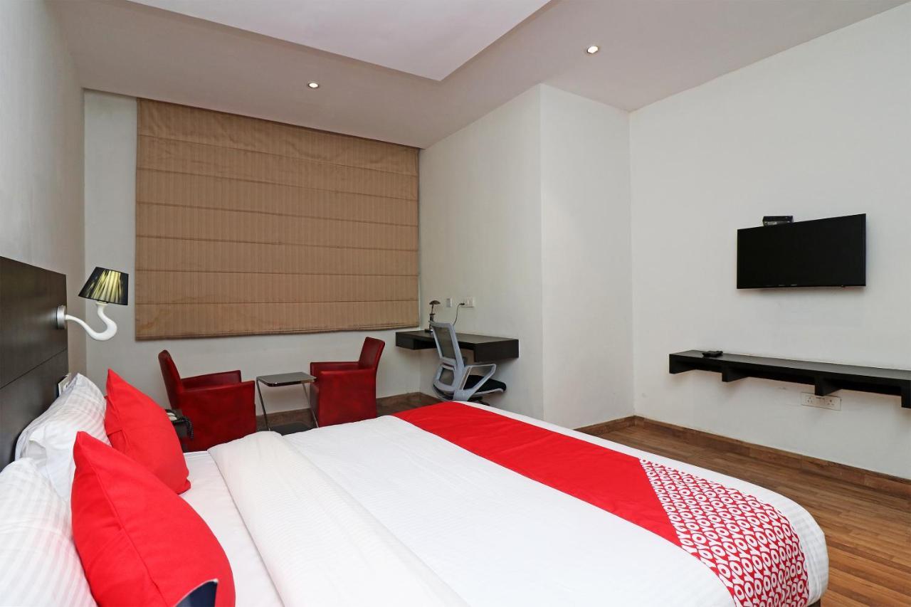 Capital O 19296 Joy Inn & Suites Bhiwadi Bagian luar foto