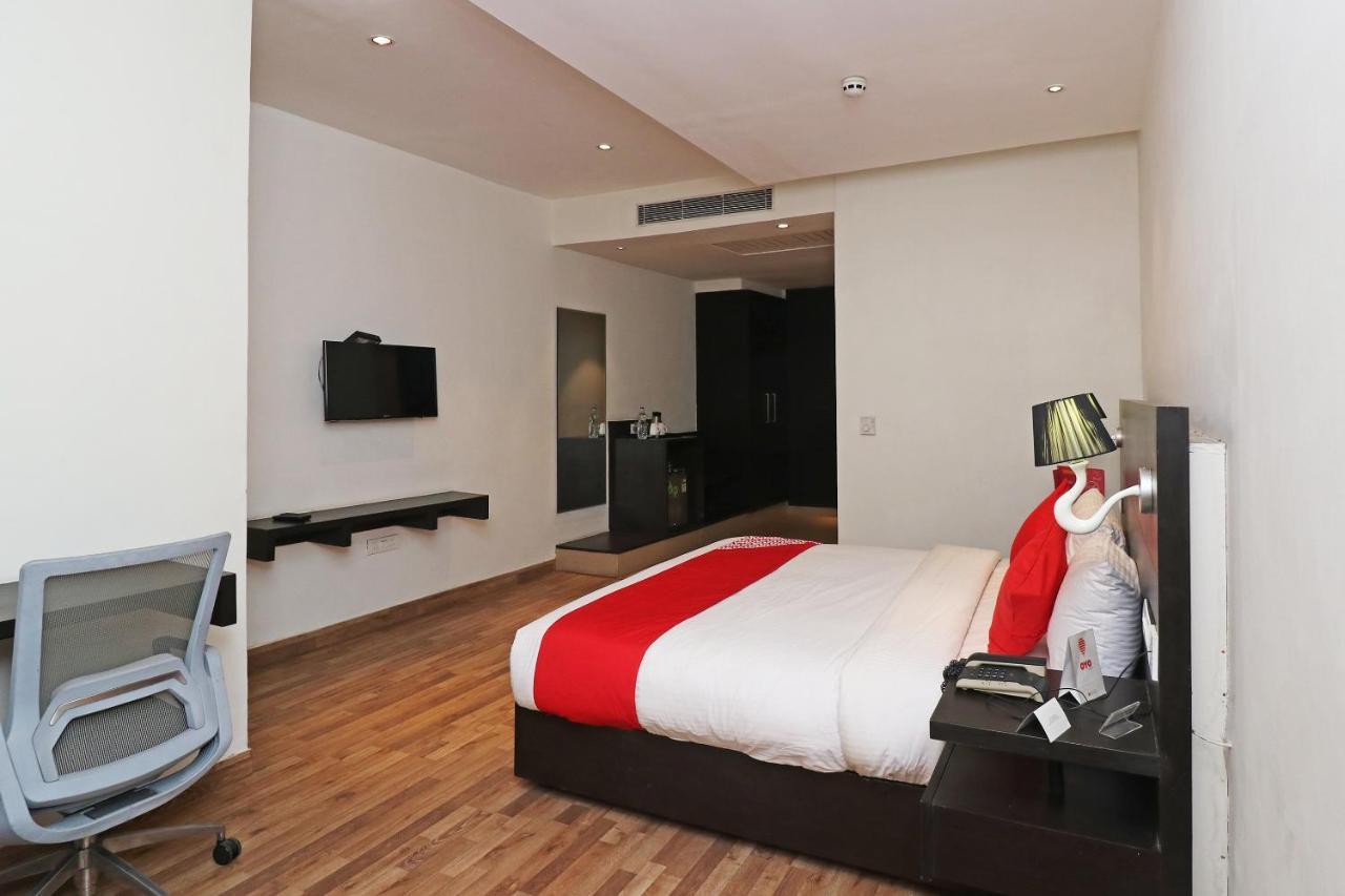 Capital O 19296 Joy Inn & Suites Bhiwadi Bagian luar foto