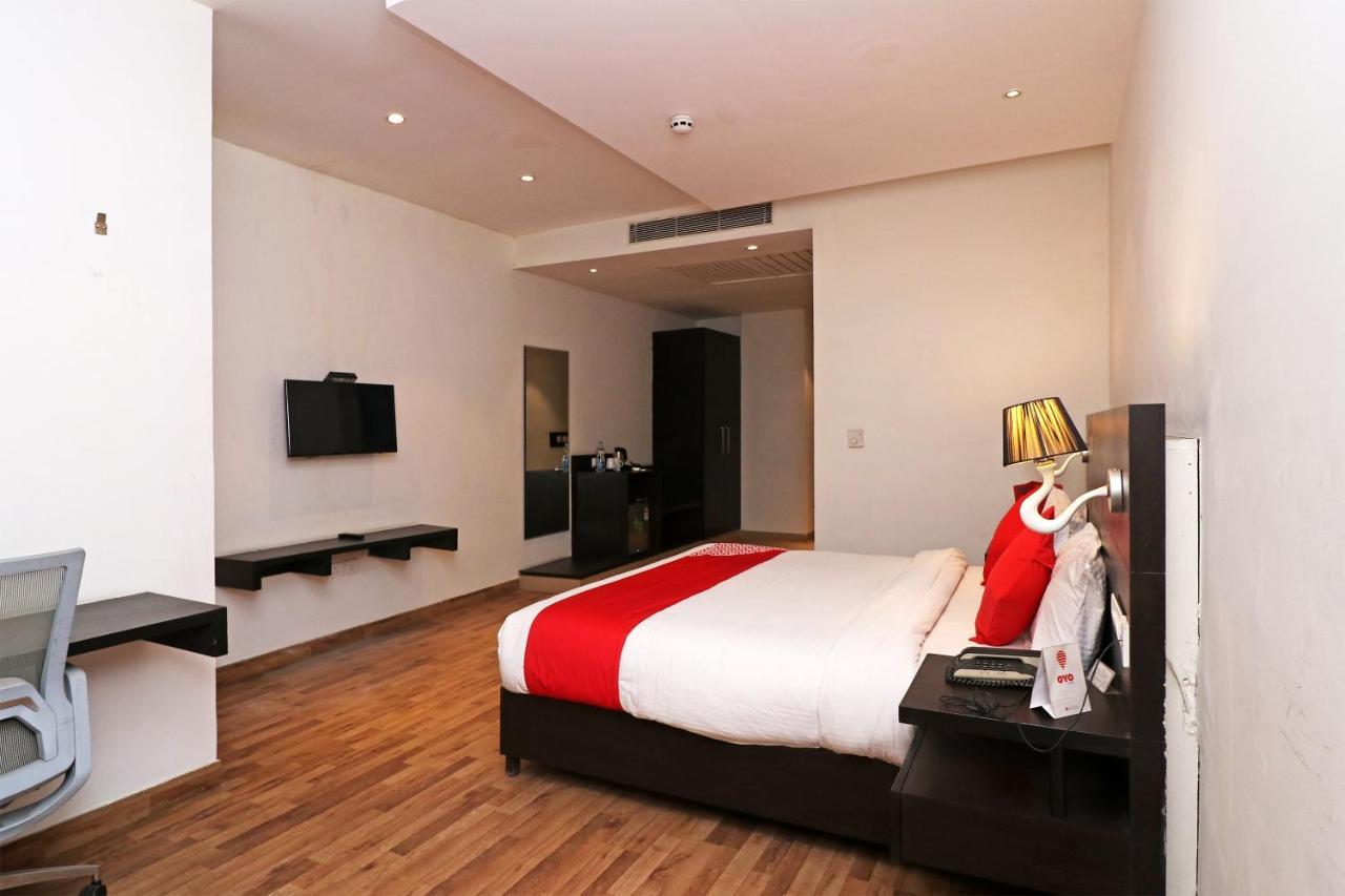Capital O 19296 Joy Inn & Suites Bhiwadi Bagian luar foto