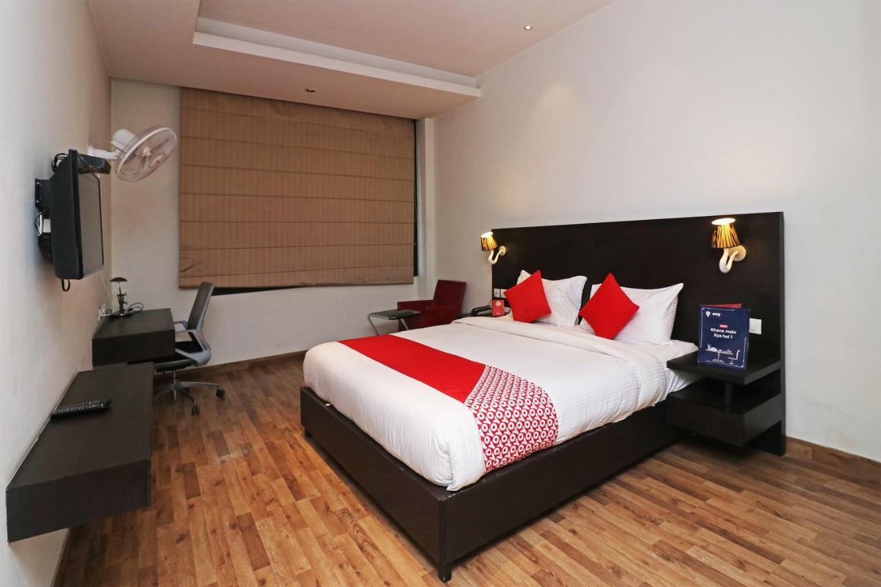 Capital O 19296 Joy Inn & Suites Bhiwadi Bagian luar foto