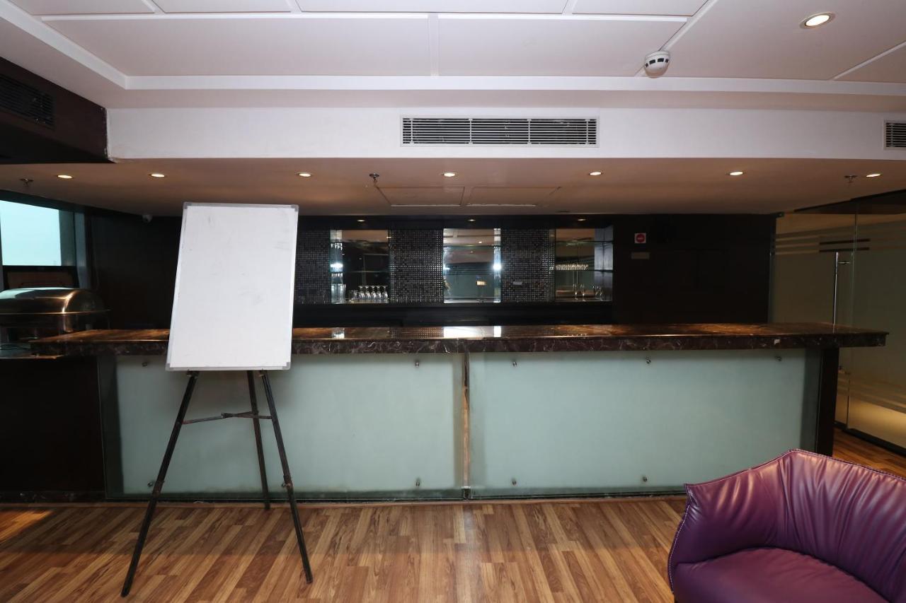 Capital O 19296 Joy Inn & Suites Bhiwadi Bagian luar foto