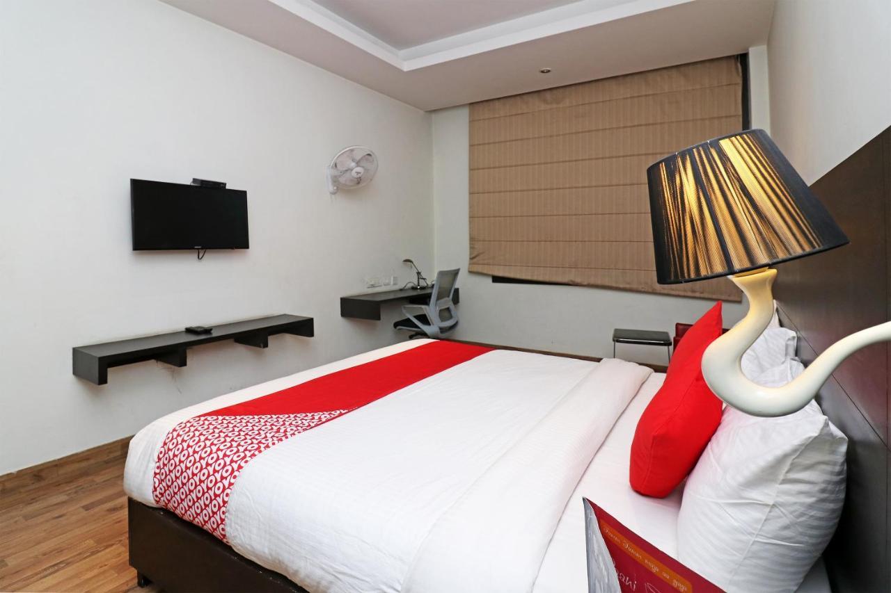 Capital O 19296 Joy Inn & Suites Bhiwadi Bagian luar foto